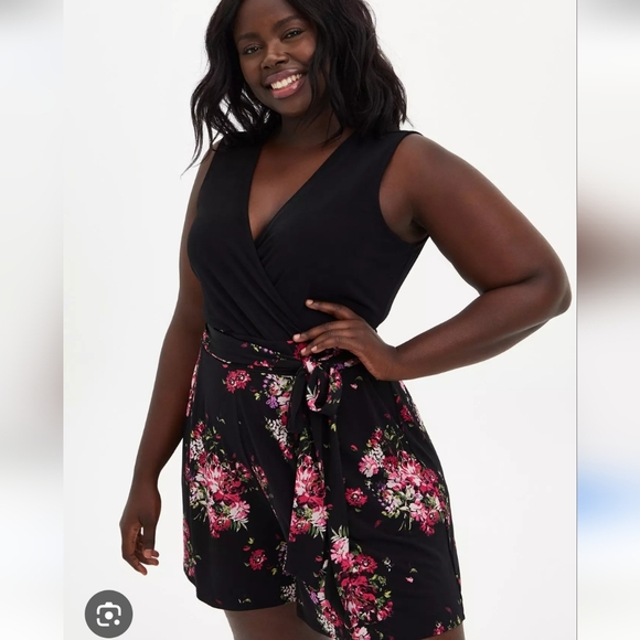 TORRID DARK FLORAL ROMPER Playsuit Onesie Whimsigoth Cottage Shabby Chic Plus - Picture 1 of 12
